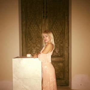 Meet your Posher, Carah elizabeth